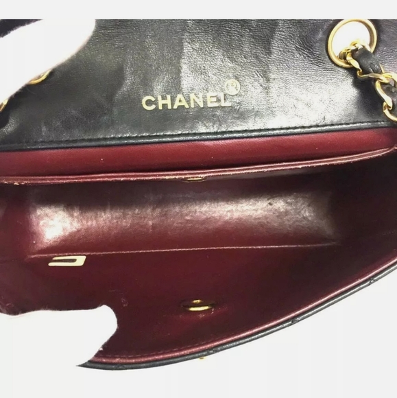 ๐ป๐ปHP๐ป๐ปVintage CHANEL Black Lambskin Crossbody - Picture 8 of 9